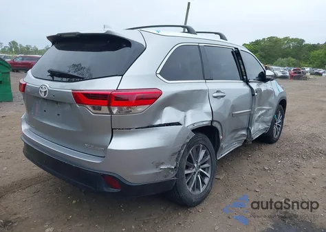 2018 Toyota Highlander Xle z USA, uszkodzony, nr VIN 5TDJZRFH9JS554891